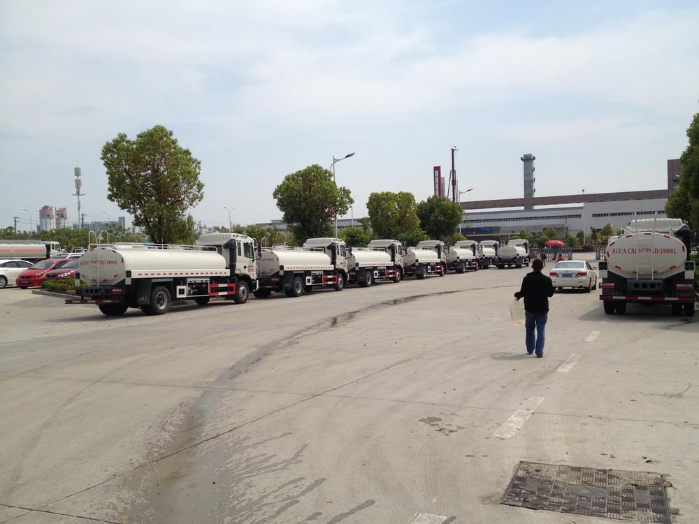 170 units JAC Water Tank Trucks Export to Venezuela 2