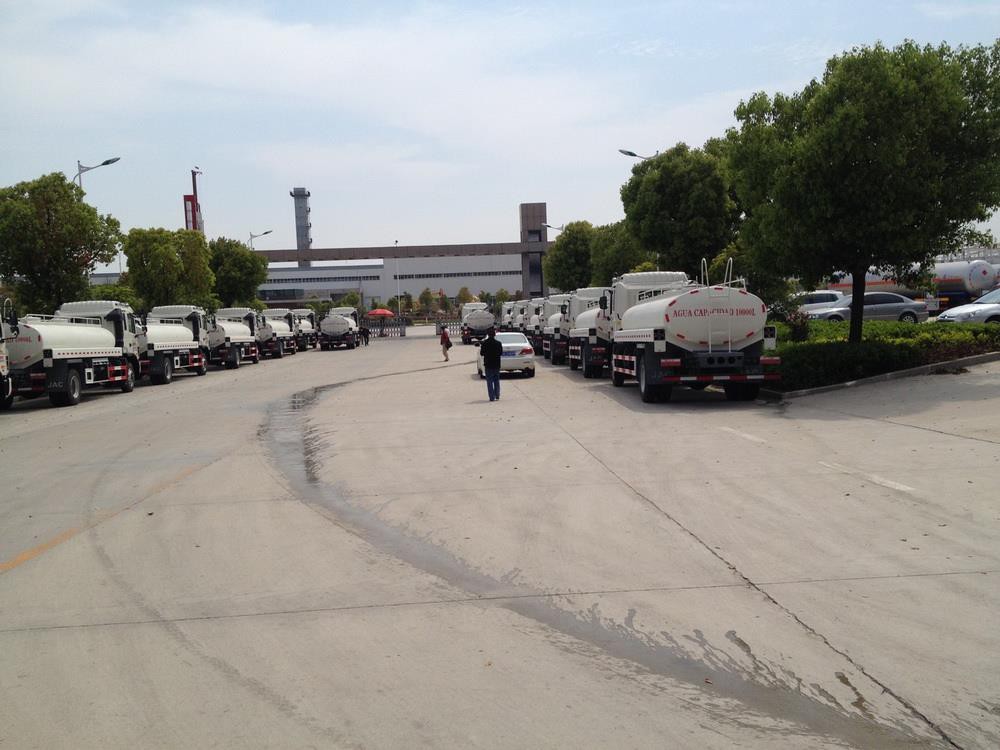 170 units JAC Water Tank Trucks Export to Venezuela 4