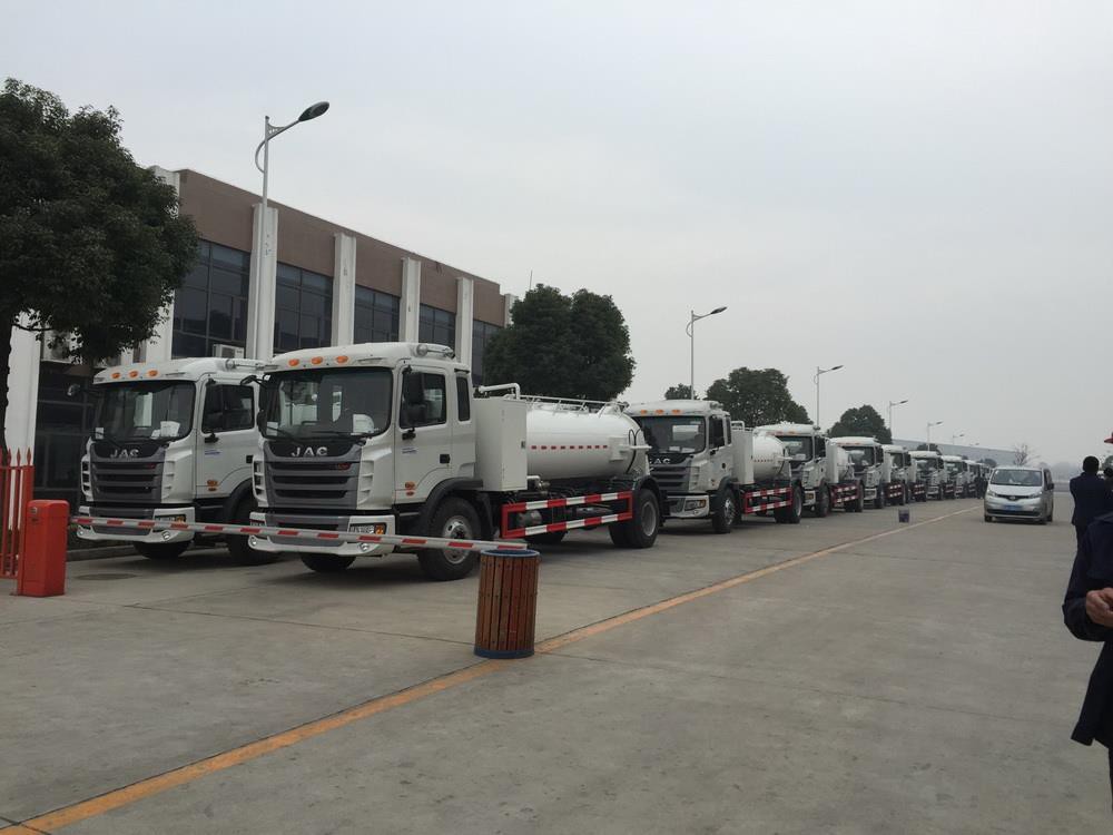 170 units JAC Water Tank Trucks Export to Venezuela 6