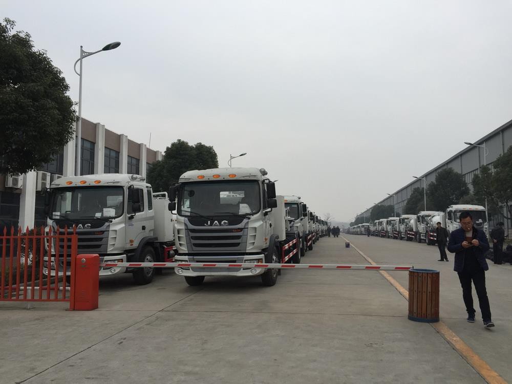 170 units JAC Water Tank Trucks Export to Venezuela 9