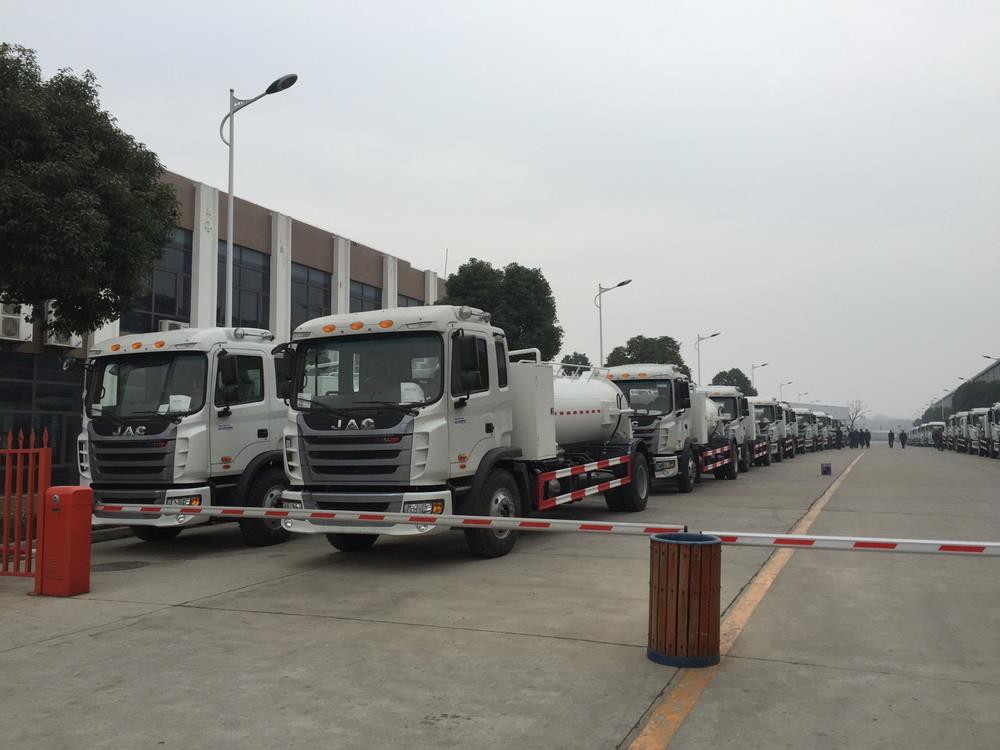 170 units JAC Water Tank Trucks Export to Venezuela 10