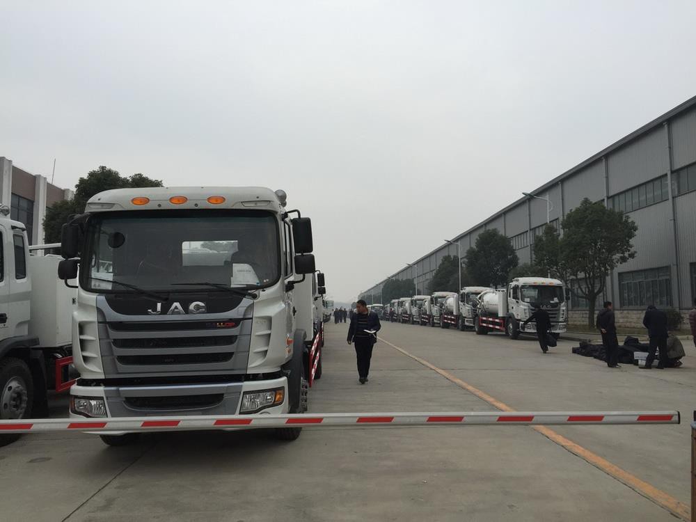 170 units JAC Water Tank Trucks Export to Venezuela 11