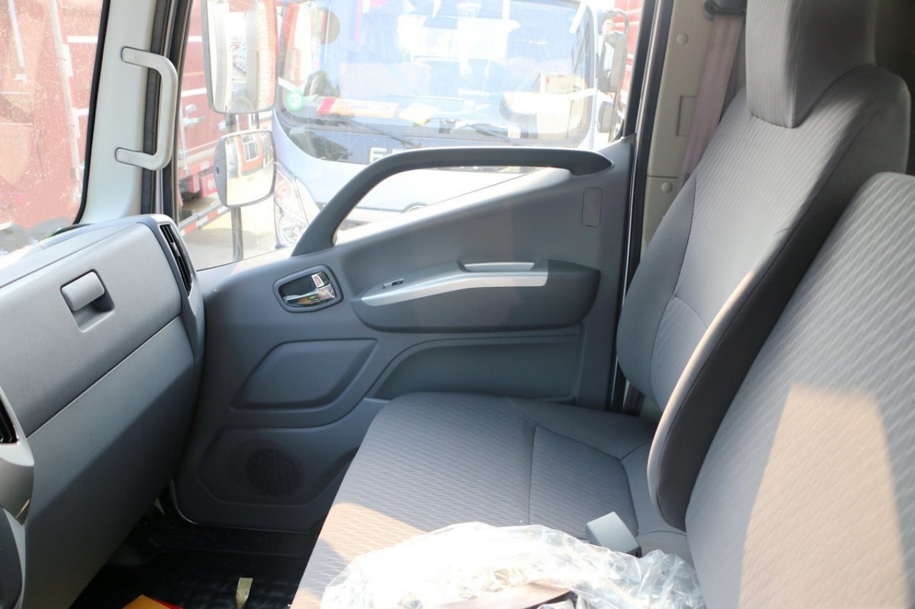 6 Wheelers Refrigerated Box Truck 18 CBM 9