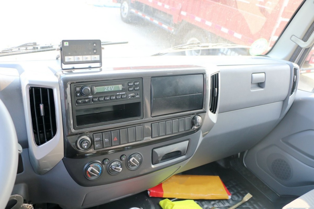 6 Wheelers Refrigerated Box Truck 18 CBM 10